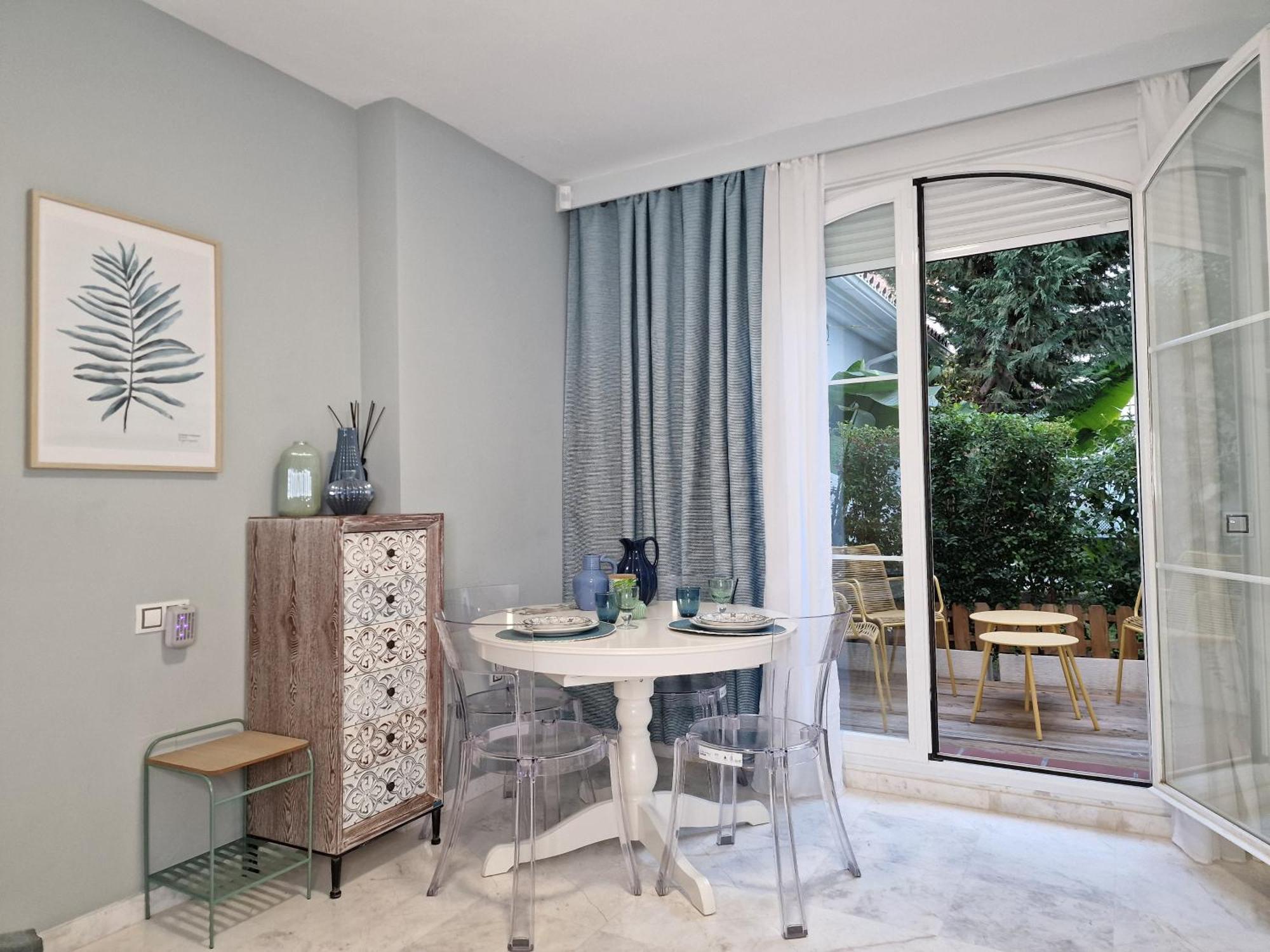Appartement Sun & Palms - Cozy Flat In Quiet Neighbourhood With A Great Pool Area à Málaga Extérieur photo
