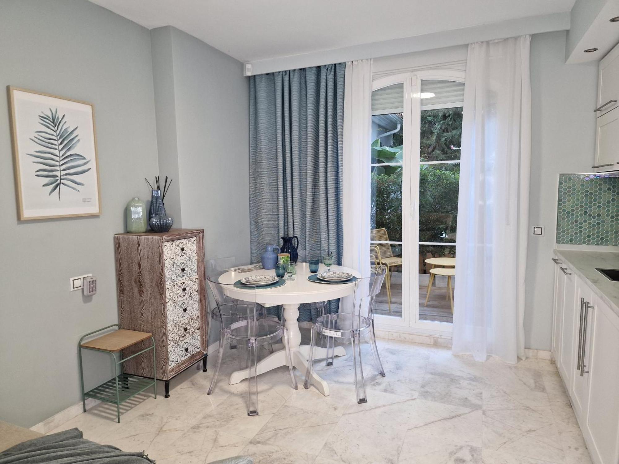 Appartement Sun & Palms - Cozy Flat In Quiet Neighbourhood With A Great Pool Area à Málaga Extérieur photo