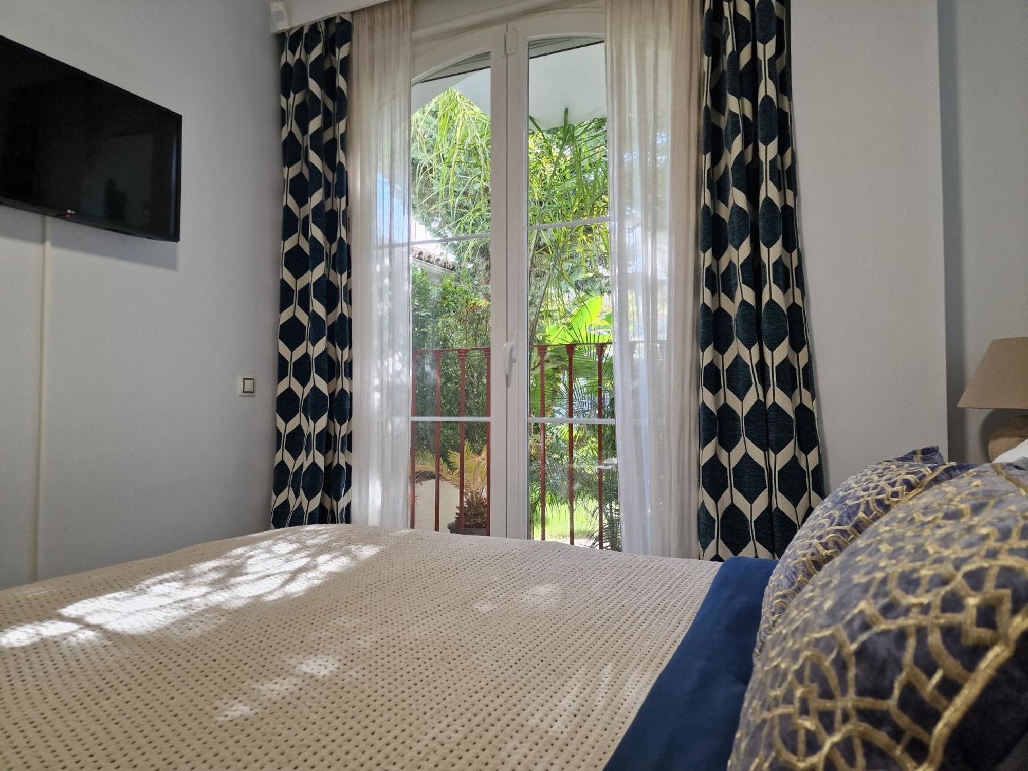Appartement Sun & Palms - Cozy Flat In Quiet Neighbourhood With A Great Pool Area à Málaga Extérieur photo