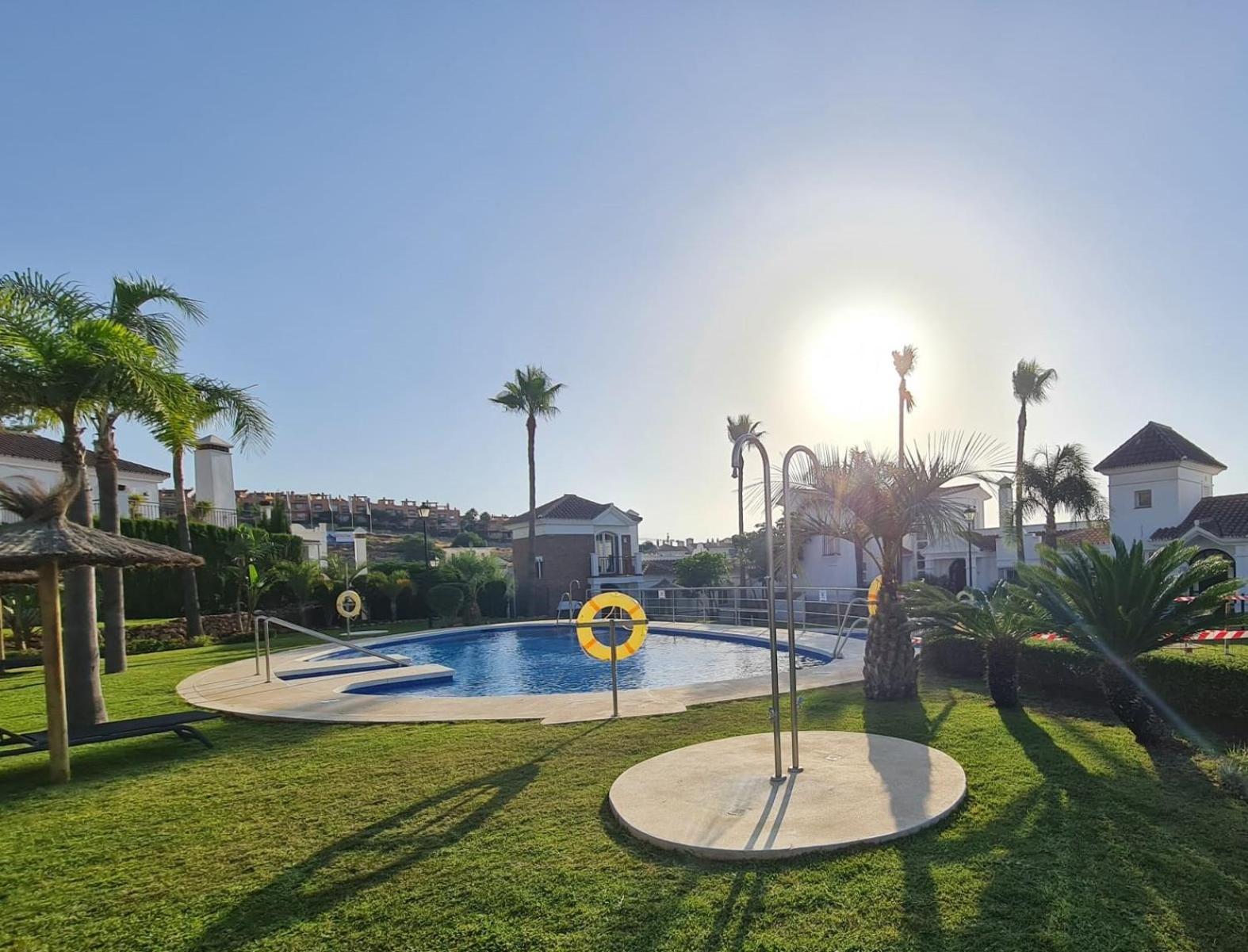 Appartement Sun & Palms - Cozy Flat In Quiet Neighbourhood With A Great Pool Area à Málaga Extérieur photo