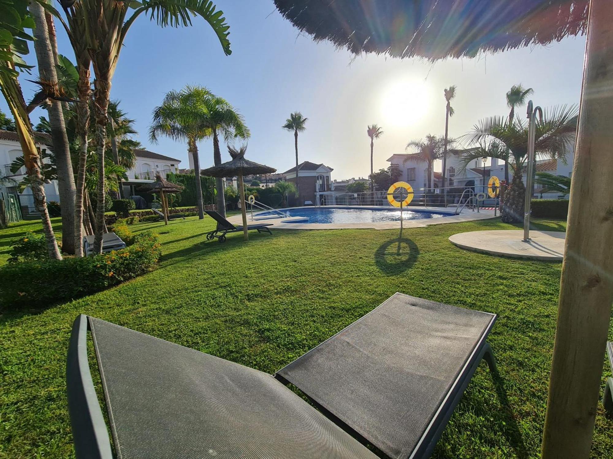 Appartement Sun & Palms - Cozy Flat In Quiet Neighbourhood With A Great Pool Area à Málaga Extérieur photo