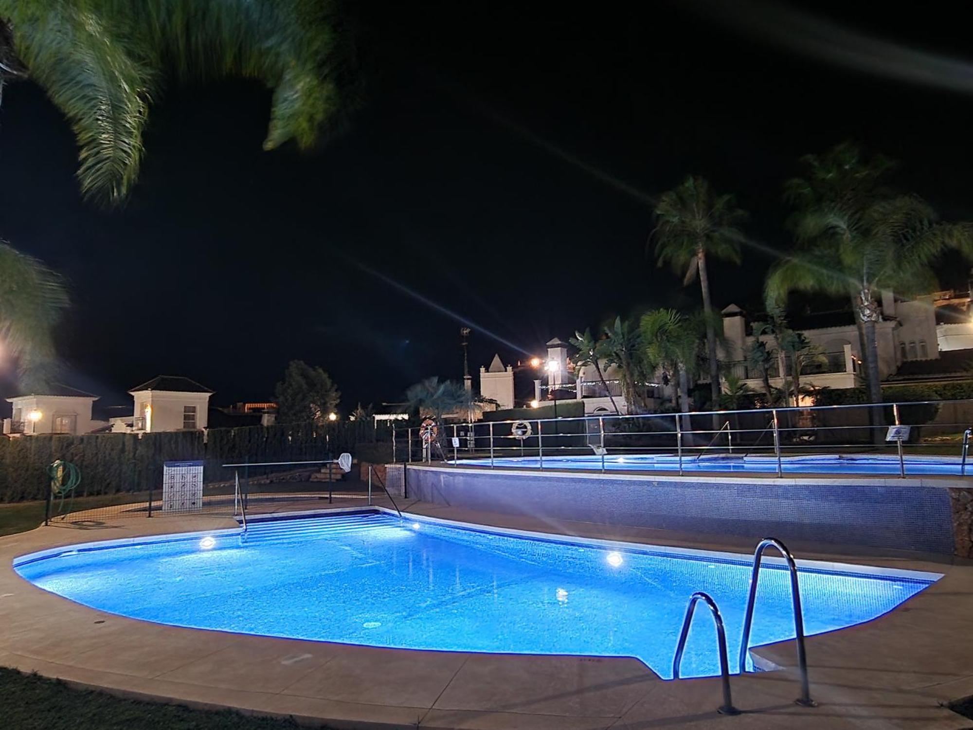 Appartement Sun & Palms - Cozy Flat In Quiet Neighbourhood With A Great Pool Area à Málaga Extérieur photo