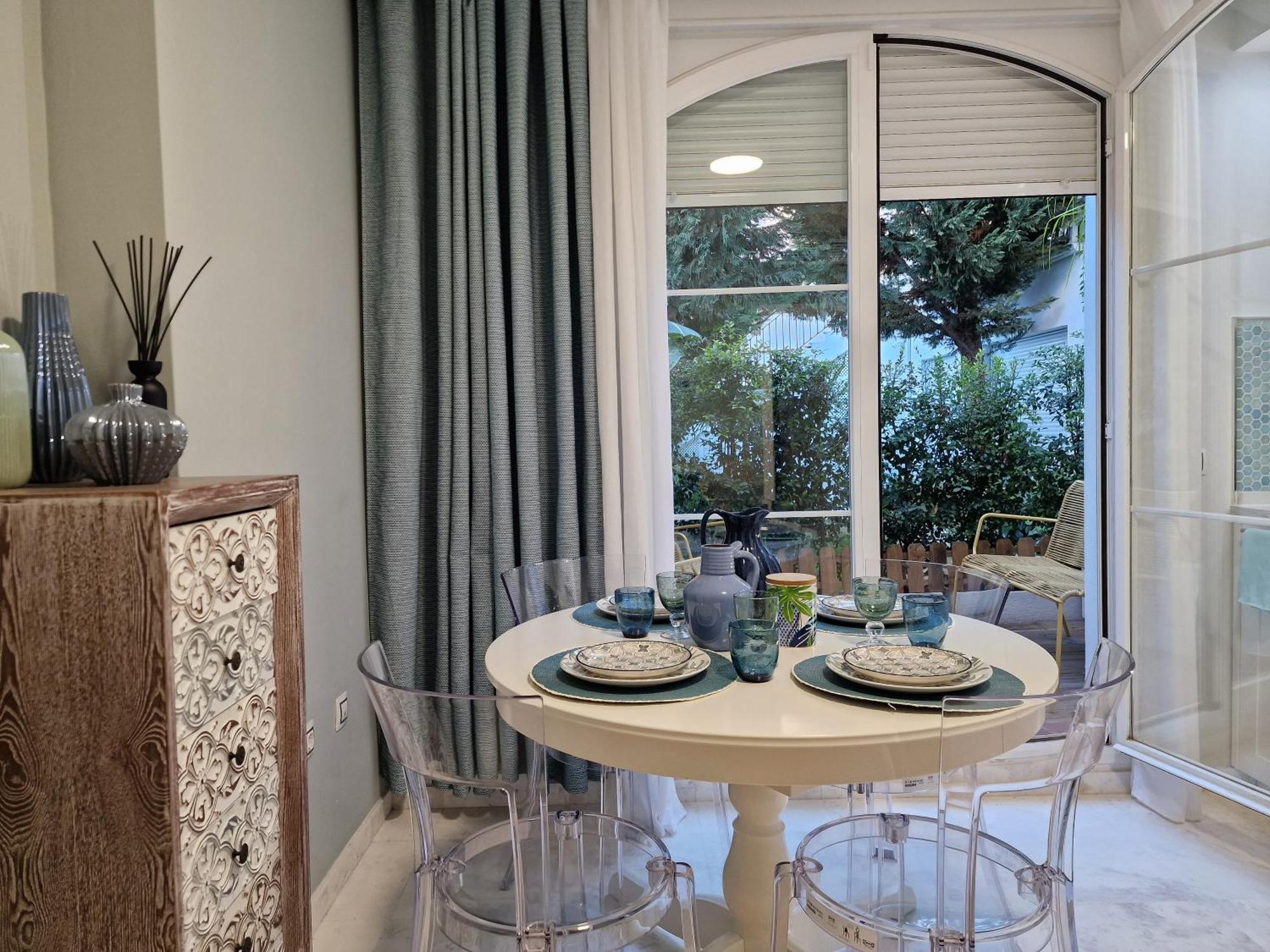 Appartement Sun & Palms - Cozy Flat In Quiet Neighbourhood With A Great Pool Area à Málaga Extérieur photo