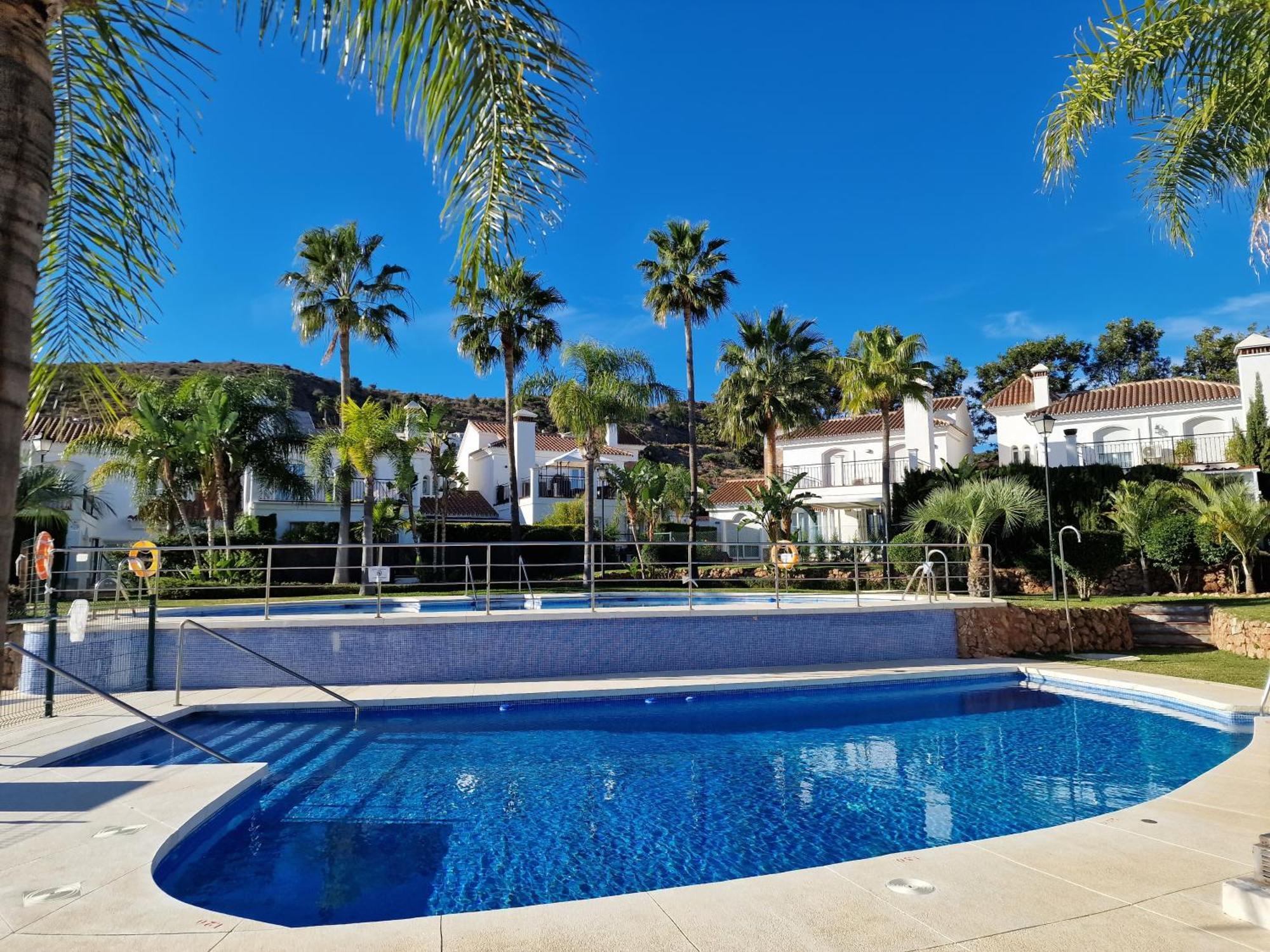 Appartement Sun & Palms - Cozy Flat In Quiet Neighbourhood With A Great Pool Area à Málaga Extérieur photo